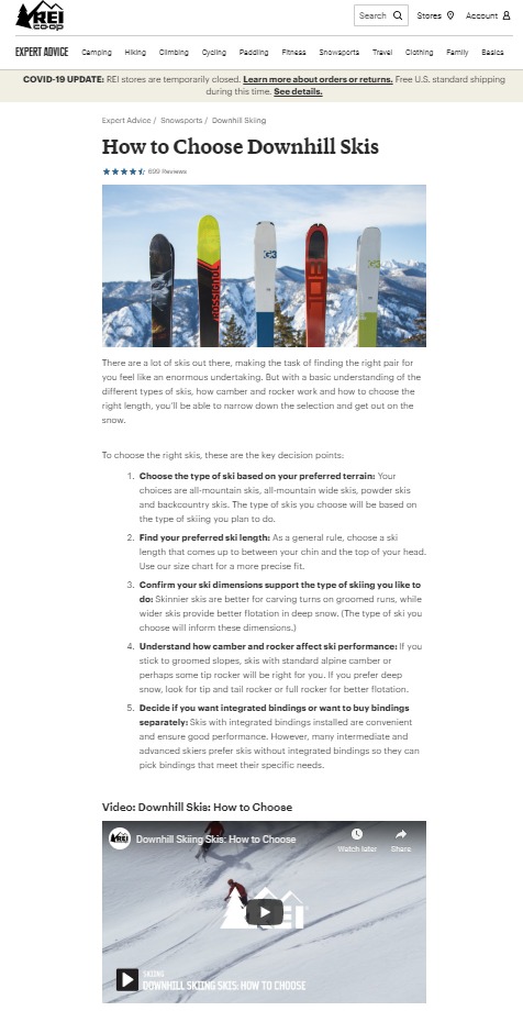 La page pilier de REI sur le choix des skis de descente contient une variété de contenus et d'éléments de conception pour garder les lecteurs engagés.