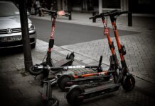 Skateboard électrique ou trottinette électrique : avantages et inconvénients Trottinettes électriques