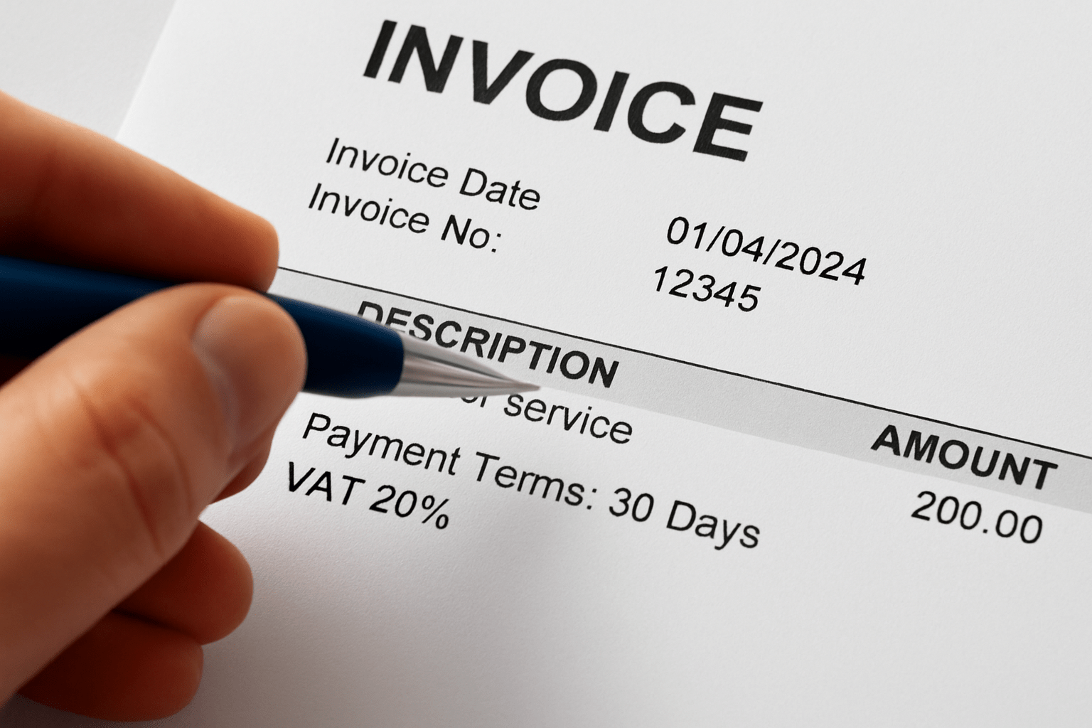 découvrez notre guide pratique pour rédiger une facture conforme aux normes françaises, étape par étape, et évitez les erreurs courantes pour assurer la validité de vos documents commerciaux.